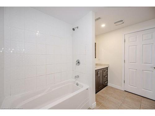 109 Wills Crescent, Hamilton, ON - Indoor Photo Showing Bathroom