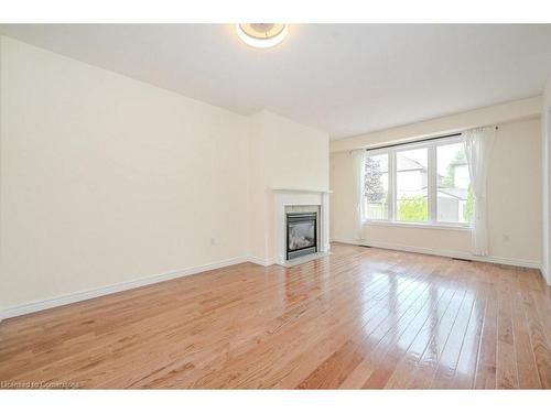 109 Wills Crescent, Hamilton, ON - Indoor Photo Showing Living Room With Fireplace