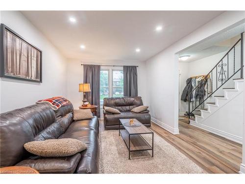 8-596 Grey Street, Brantford, ON - Indoor Photo Showing Living Room