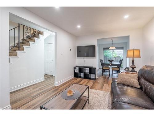 8-596 Grey Street, Brantford, ON - Indoor Photo Showing Living Room