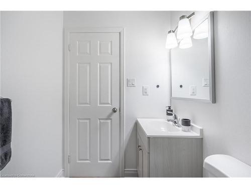 8-596 Grey Street, Brantford, ON - Indoor Photo Showing Bathroom