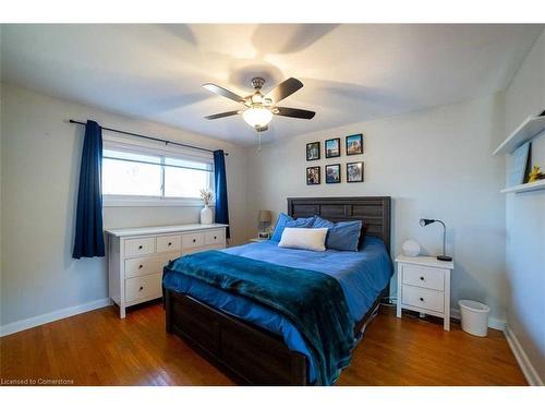 10 Warren Avenue, Hamilton, ON - Indoor Photo Showing Bedroom