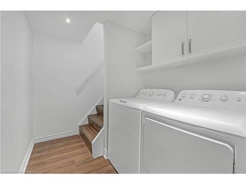 10 Warren Avenue, Hamilton, ON - Indoor Photo Showing Laundry Room