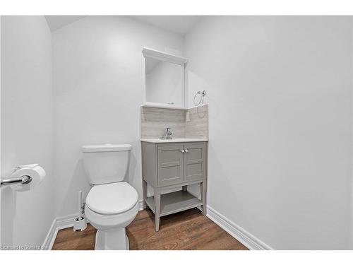 10 Warren Avenue, Hamilton, ON - Indoor Photo Showing Bathroom