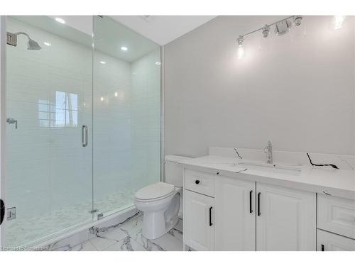 86 Beland Avenue N, Hamilton, ON - Indoor Photo Showing Bathroom