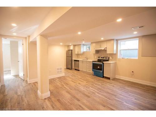 2-130 West 34Th Street, Hamilton, ON - Indoor Photo Showing Kitchen