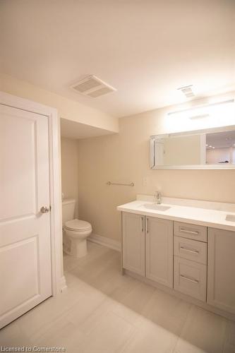 2-130 West 34Th Street, Hamilton, ON - Indoor Photo Showing Bathroom