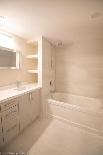 2-130 West 34Th Street, Hamilton, ON - Indoor Photo Showing Bathroom