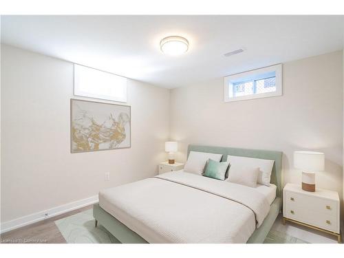 2-130 West 34Th Street, Hamilton, ON - Indoor Photo Showing Bedroom