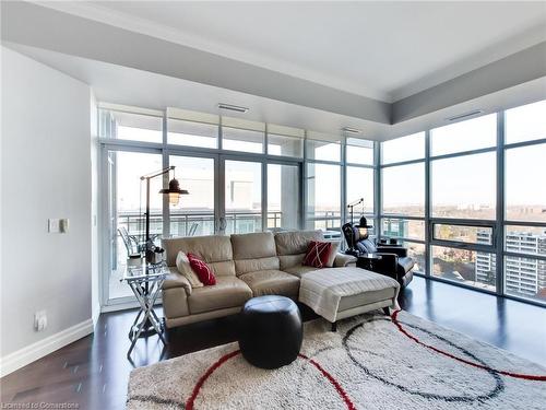 1601-360 Pearl Street, Burlington, ON - Indoor Photo Showing Living Room