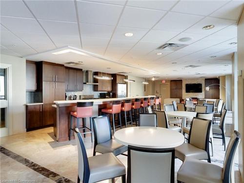 1601-360 Pearl Street, Burlington, ON - Indoor Photo Showing Dining Room