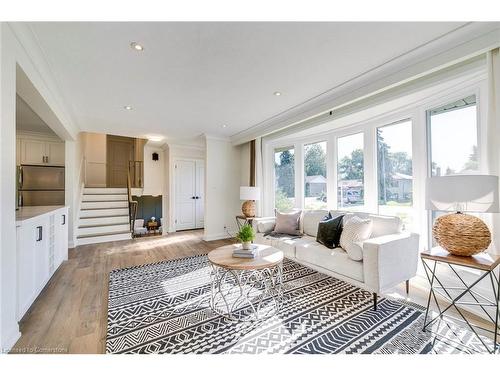 33 Sewell Drive, Oakville, ON - Indoor Photo Showing Living Room