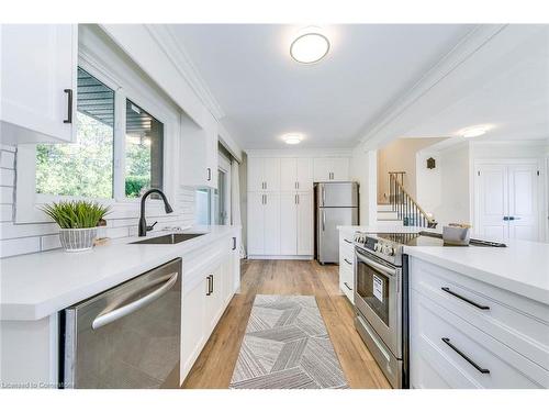 33 Sewell Drive, Oakville, ON - Indoor Photo Showing Kitchen With Stainless Steel Kitchen With Upgraded Kitchen