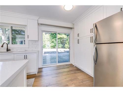 33 Sewell Drive, Oakville, ON - Indoor Photo Showing Kitchen