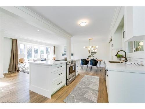 33 Sewell Drive, Oakville, ON - Indoor Photo Showing Kitchen