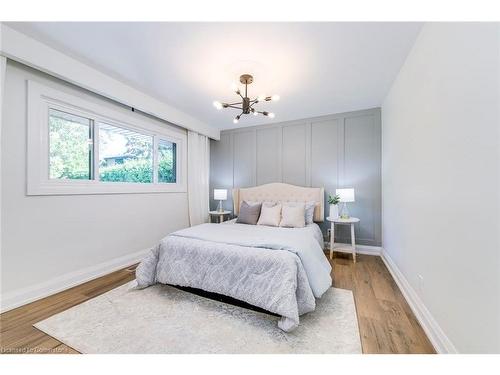 33 Sewell Drive, Oakville, ON - Indoor Photo Showing Bedroom