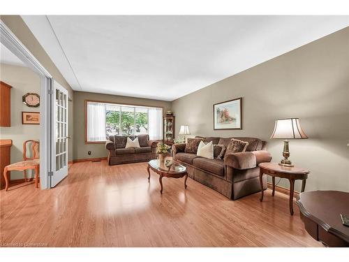 1 Eden Place, Simcoe, ON - Indoor Photo Showing Living Room