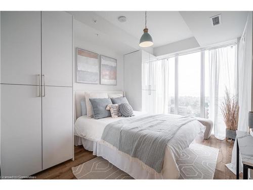 1301-500 Brock Avenue, Burlington, ON - Indoor Photo Showing Bedroom