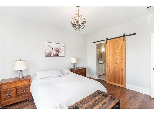 5890 Regional Road 20, Smithville, ON - Indoor Photo Showing Bedroom