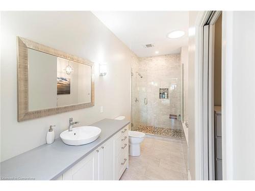 5890 Regional Road 20, Smithville, ON - Indoor Photo Showing Bathroom