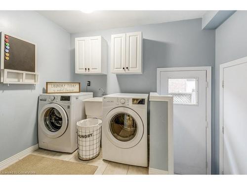 32 Brookhurst Crescent, Waterdown, ON - Indoor Photo Showing Laundry Room