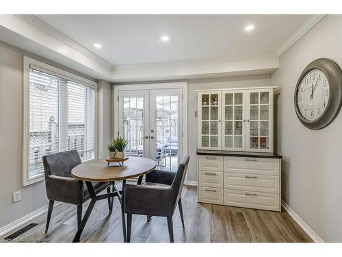 32 Brookhurst Crescent, Waterdown, ON - Indoor Photo Showing Dining Room