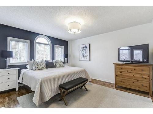 32 Brookhurst Crescent, Waterdown, ON - Indoor Photo Showing Bedroom