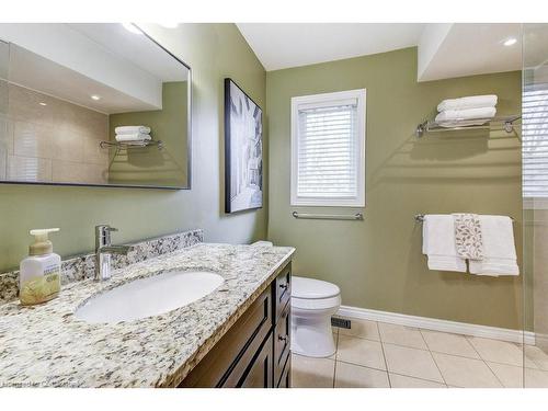 32 Brookhurst Crescent, Waterdown, ON - Indoor Photo Showing Bathroom