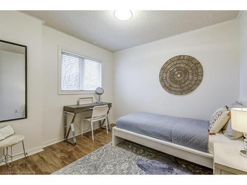 32 Brookhurst Crescent, Waterdown, ON - Indoor Photo Showing Bedroom