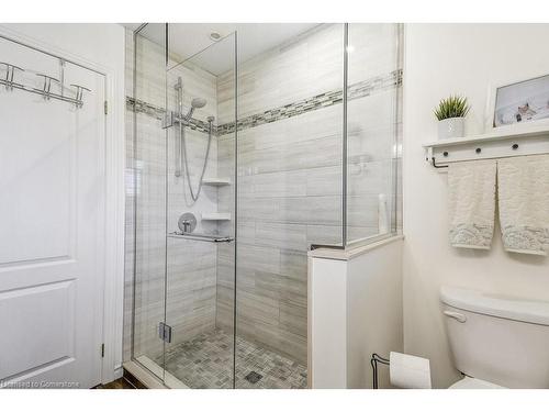 32 Brookhurst Crescent, Waterdown, ON - Indoor Photo Showing Bathroom