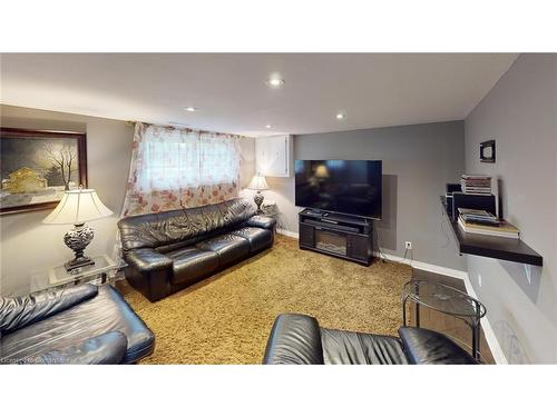 978 Ferndale Avenue, Fort Erie, ON - Indoor Photo Showing Living Room