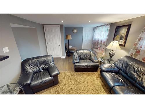 978 Ferndale Avenue, Fort Erie, ON - Indoor Photo Showing Living Room