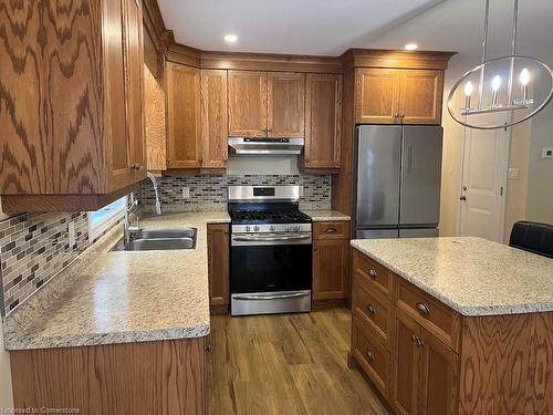 9-152 Cross Street E, Dunnville, ON - Indoor Photo Showing Kitchen With Double Sink