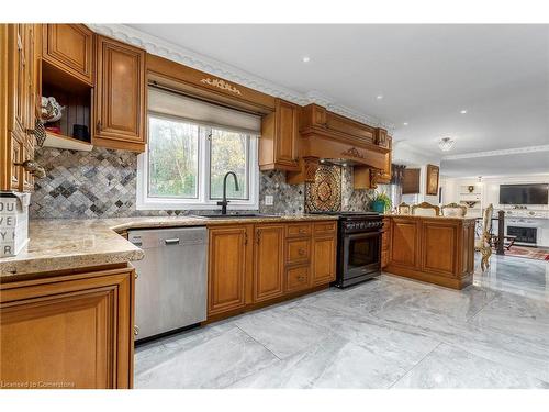 28 Stonegate Drive, Ancaster, ON - Indoor Photo Showing Kitchen