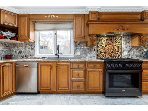 28 Stonegate Drive, Ancaster, ON - Indoor Photo Showing Kitchen