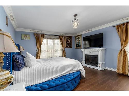 28 Stonegate Drive, Ancaster, ON - Indoor Photo Showing Bedroom