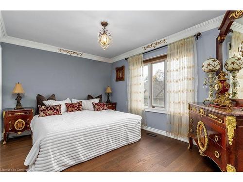 28 Stonegate Drive, Ancaster, ON - Indoor Photo Showing Bedroom