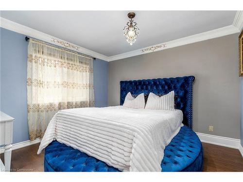 28 Stonegate Drive, Ancaster, ON - Indoor Photo Showing Bedroom