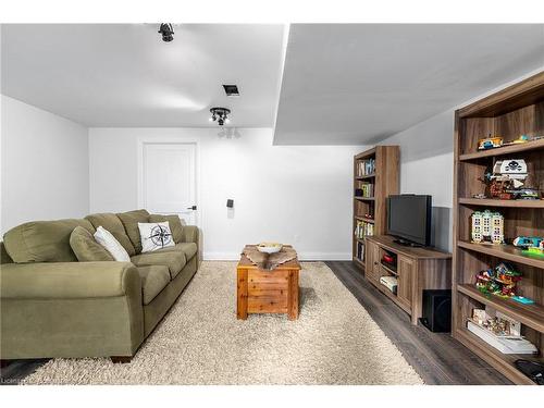 92 Ivy Crescent, Thorold, ON - Indoor Photo Showing Living Room