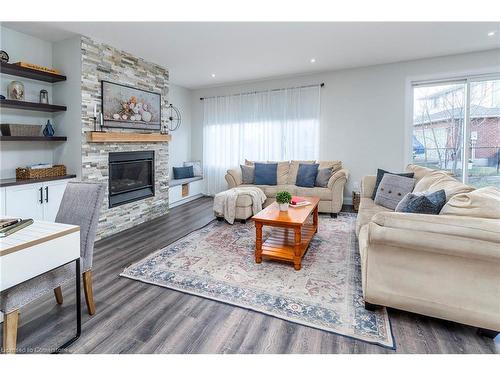 92 Ivy Crescent, Thorold, ON - Indoor Photo Showing Living Room With Fireplace