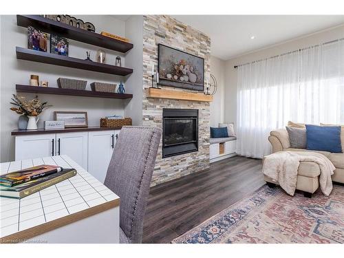 92 Ivy Crescent, Thorold, ON - Indoor Photo Showing Living Room With Fireplace