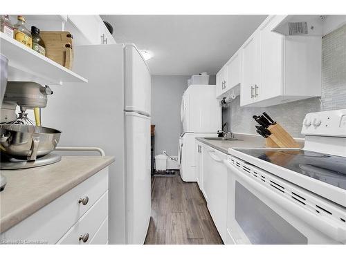 826-350 Quigley Road, Hamilton, ON - Indoor Photo Showing Kitchen