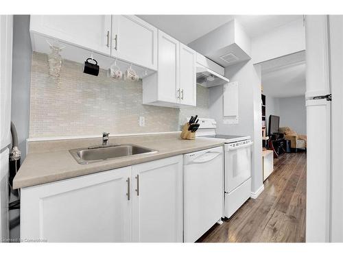 826-350 Quigley Road, Hamilton, ON - Indoor Photo Showing Kitchen