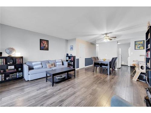 826-350 Quigley Road, Hamilton, ON - Indoor Photo Showing Living Room