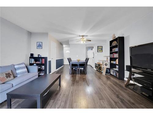 826-350 Quigley Road, Hamilton, ON - Indoor Photo Showing Living Room