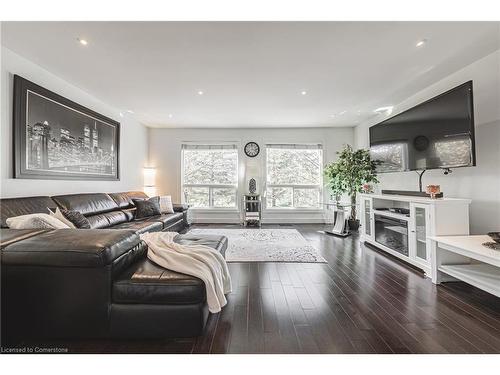 26-1155 Paramount Drive, Stoney Creek, ON - Indoor Photo Showing Living Room