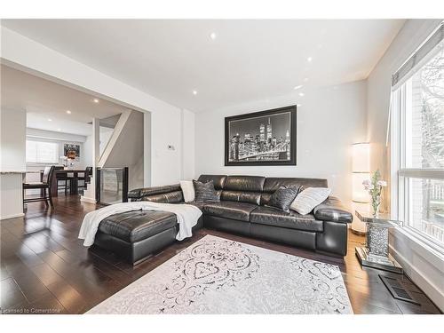 26-1155 Paramount Drive, Stoney Creek, ON - Indoor Photo Showing Living Room