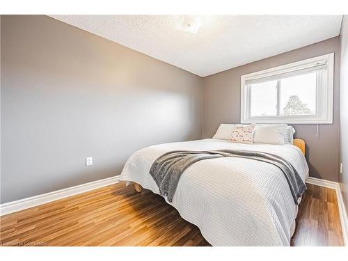 26-1155 Paramount Drive, Stoney Creek, ON - Indoor Photo Showing Bedroom