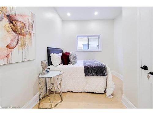 38 Clyde Street, Hamilton, ON - Indoor Photo Showing Bedroom