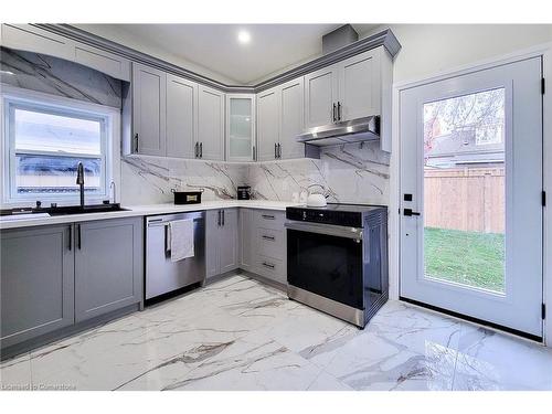 38 Clyde Street, Hamilton, ON - Indoor Photo Showing Kitchen